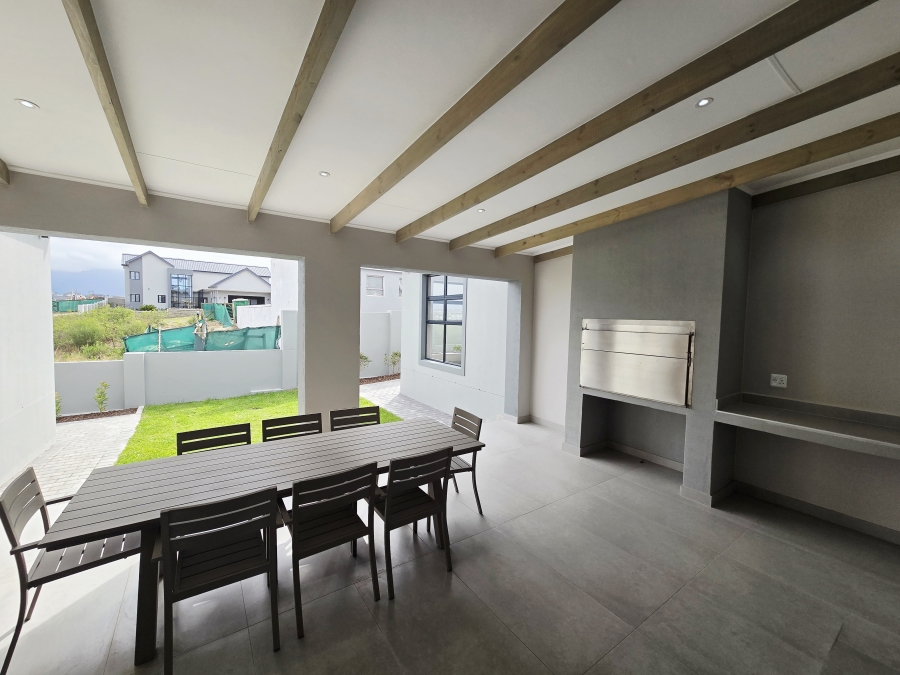 3 Bedroom Property for Sale in Kingswood Golf Estate Western Cape
